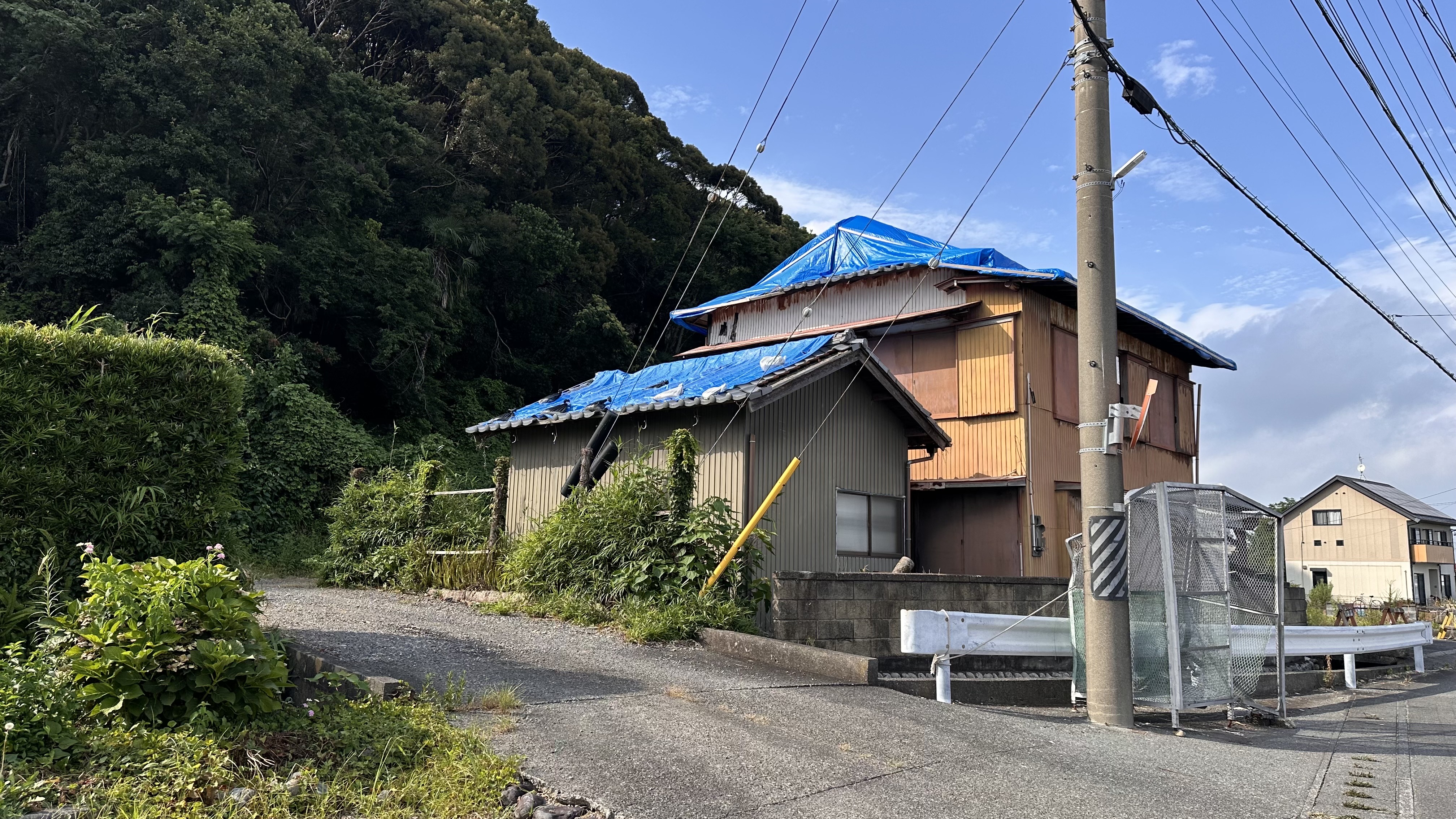 牧之原市 竜巻被害を受けた家屋 ブルーシート