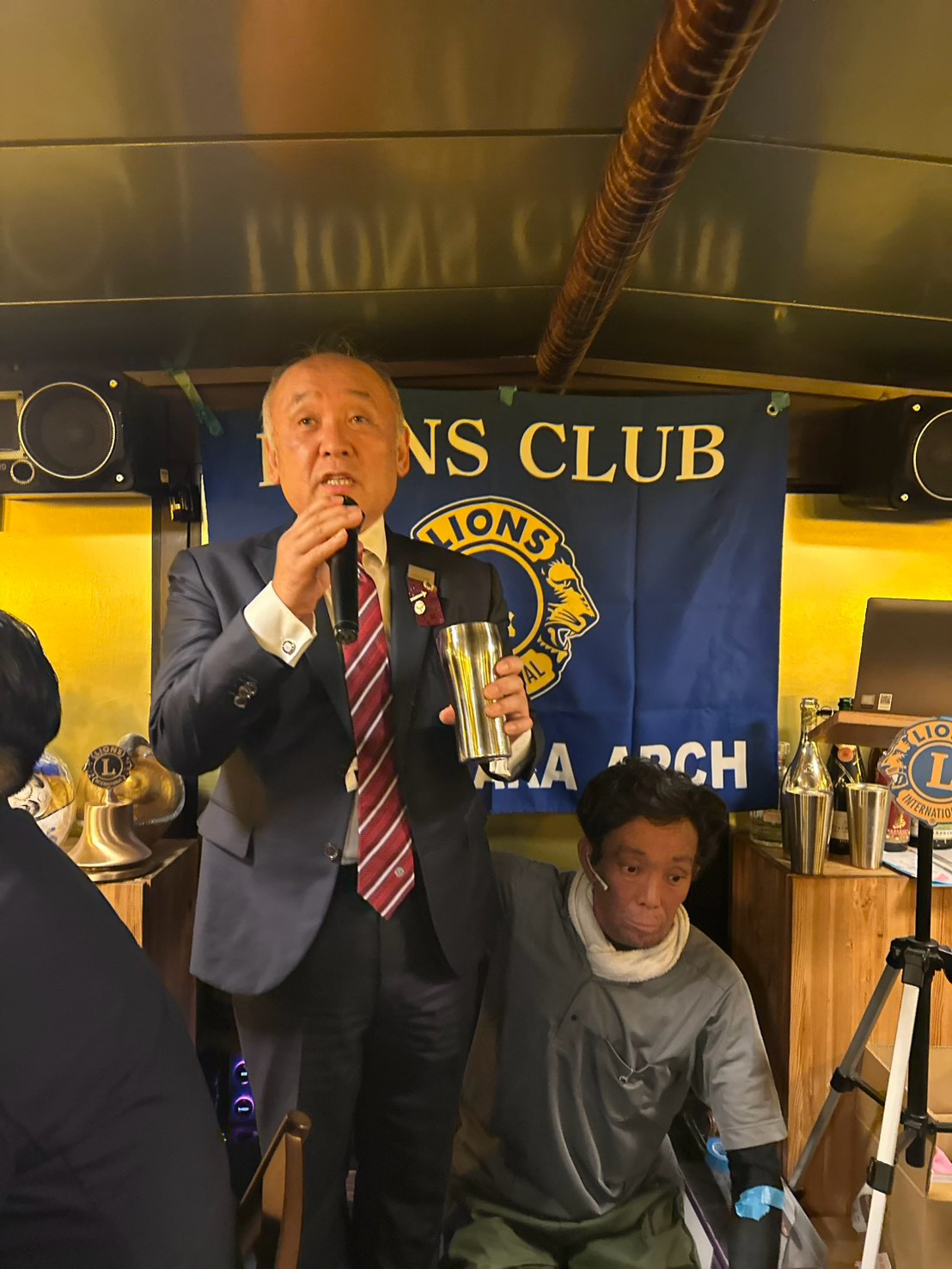納涼例会 屋形船はまかぜでの交流の様子