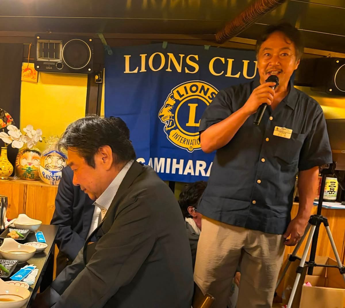 納涼例会 屋形船はまかぜでの交流の様子