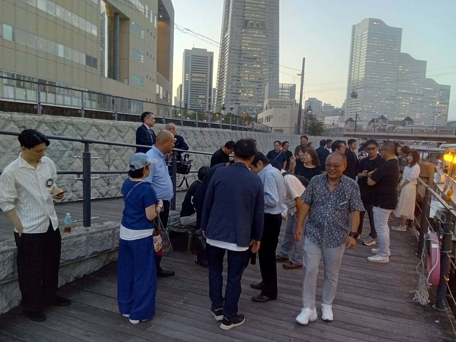 納涼例会 船内での懇親会の様子