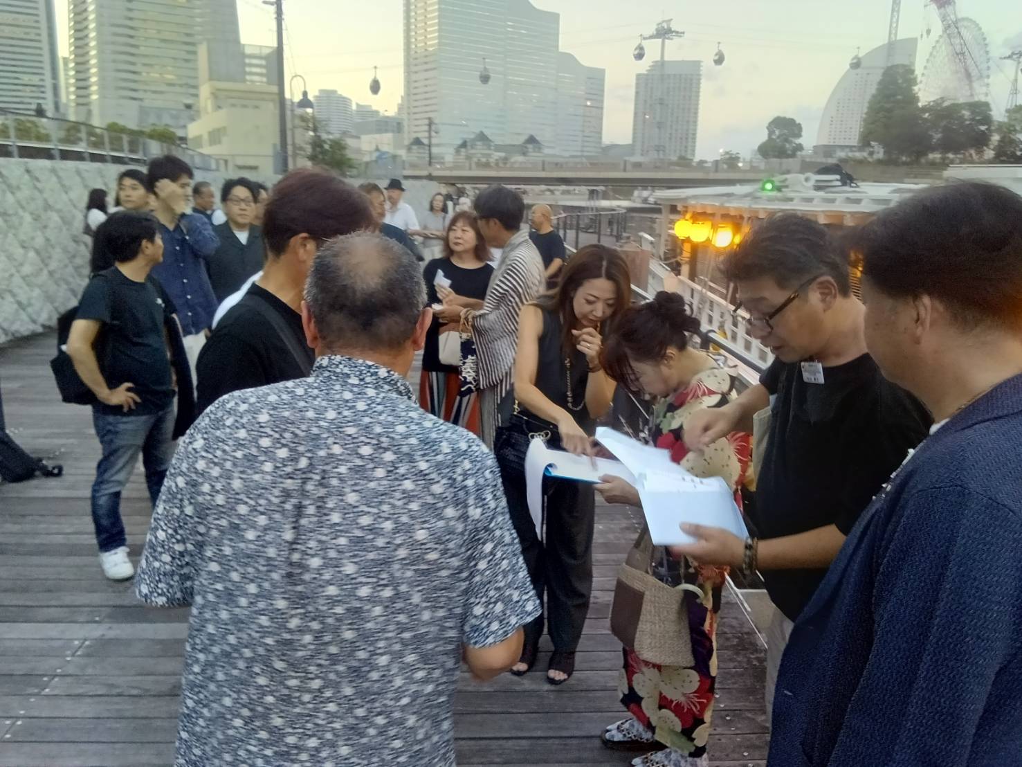 納涼例会 船内での懇親会の様子