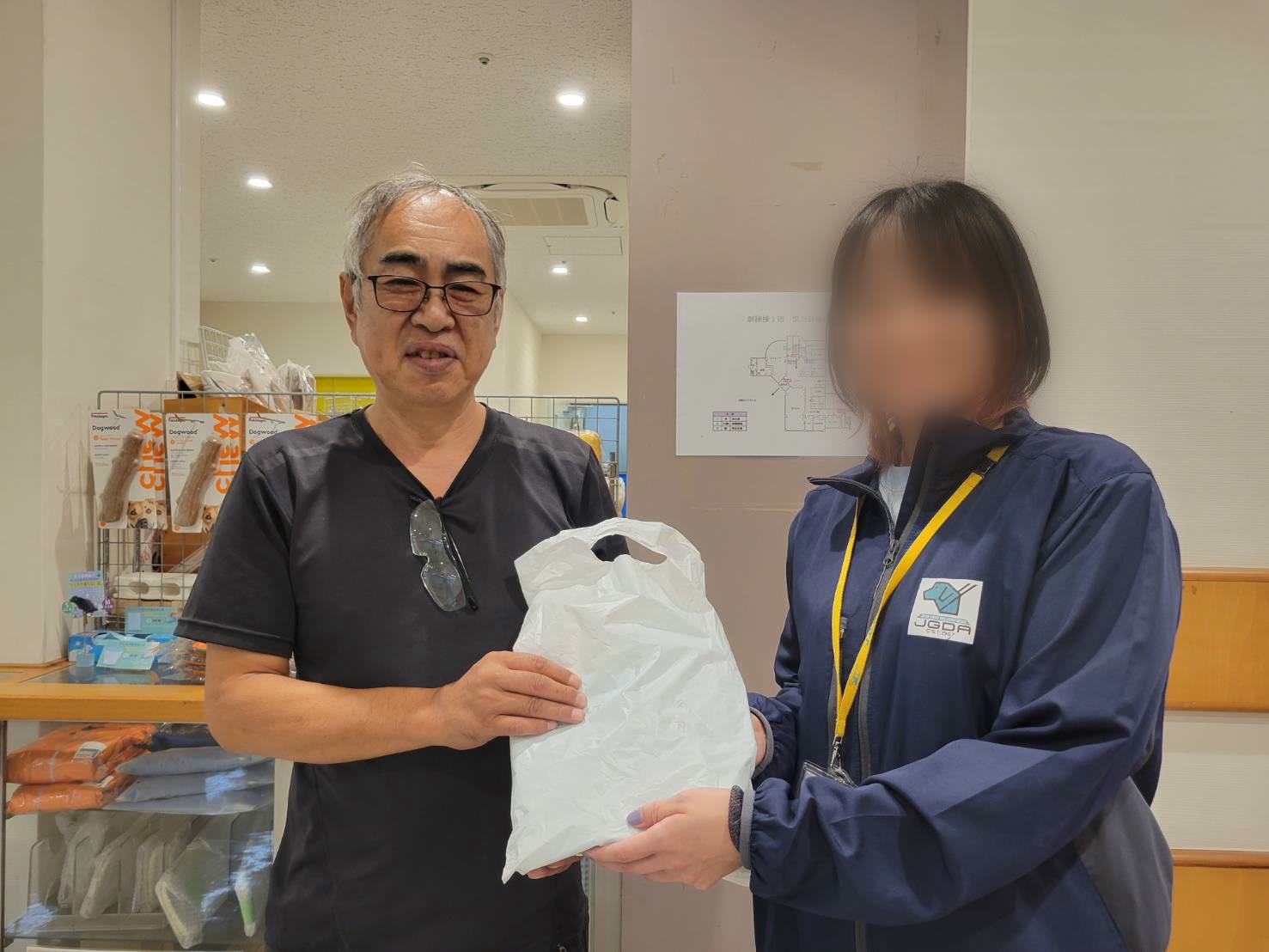 日本盲導犬協会への募金のお届け 相模原アーチライオンズクラブ 盲導犬育成支援