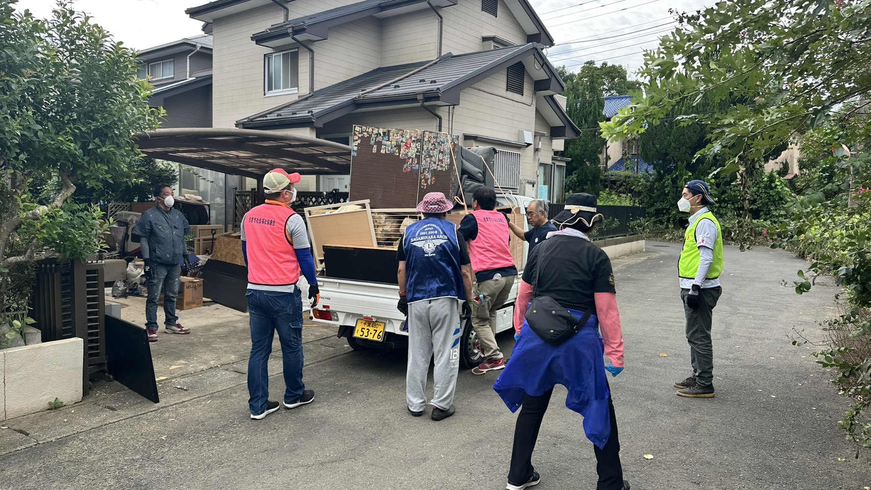 佐倉市 災害ボランティア 水没家財の搬出・積み込みと廃棄物仕分け作業